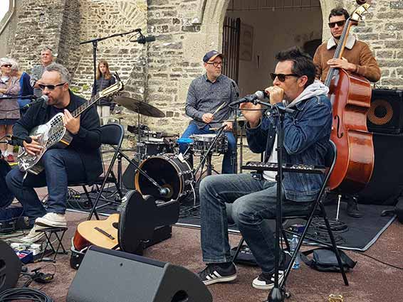 Blues Roots Combo à Portbail. Photographie © Patricia Segretinat.