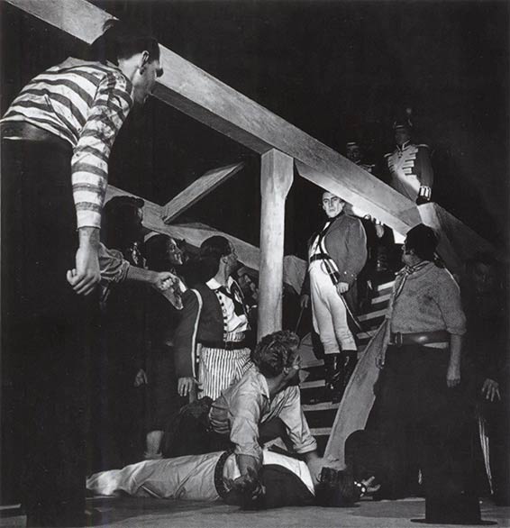 Benjamin Britten, Billy Budd, création en 1951, au Covent Garden Opéra de Londres, sous la direction musicale de Benjamin Britten, dans une mise en scène de John Cranco et des costumes de John Piper, actes II.