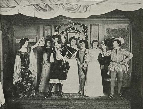 Représentation de Cendrillon dans les salons de Mlle Aogeiras, 23 avril 1904, Mesdames Borello d'Artaux, Lydia Lewis, Dal Piaz, Clara Fischer, comtesse Thierry de Cabanes, Messieurs Lopez de Frias, Maurice Vallade, de la Chardonnière, L. Gabrielli.