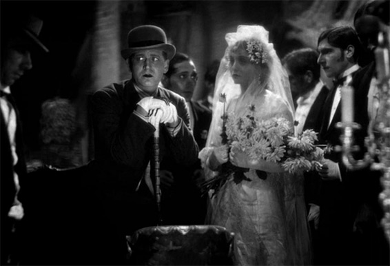 Dédé, extrait du film de René Guissart (1935) Albert Préjean (Robert Dauvergne), Danielle Darrieux (Denise), Mireille Perrey (Odette Chausson).