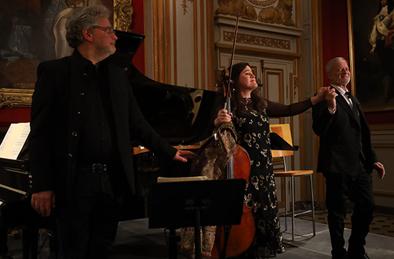 Pascal Amoyel, Emmanuelle Bertrand, Francis Huster, grand salon des Invalides, 18 novembre 2024. Photographie © musicologie.org.