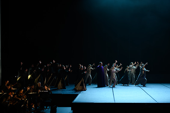 Théâtre des Champs-Élysées, La Passion selon saint Jean. Photographie © Mirco Magliocca.