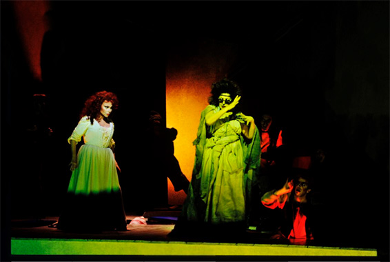 Sergueï Prokofiev; L'Ange de feu, Opéra national de Paris-Bastille, 6 novembre 1991, mise en scène d'Andrei Serban, sous la direction musicale de Lawrence Foster. Photographie © Daniel Cande.