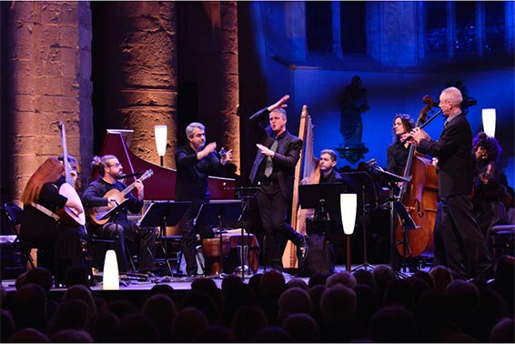 L’Arpeggiata, et Philippe Jaroussky à Ambronay. Photographie © Bertrand Pichène.