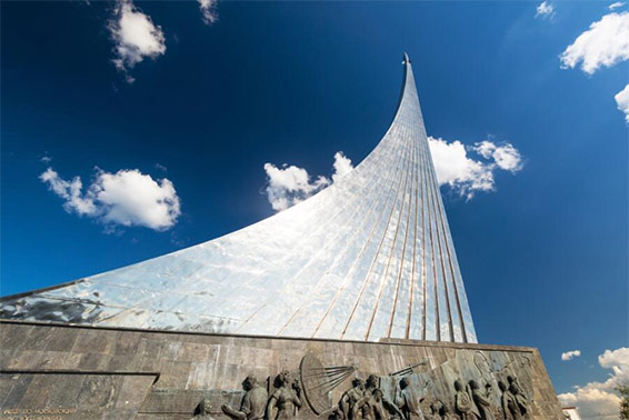 Le monument aux conquérants de l’espace à Moscou. Photographie © D. R.