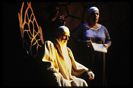 Pelléas et Mélisande, mise en scène de Gian Carlo Menotti, Paris, Théâtre des Champs-Élysées, 23 mai 1985, Barbara Hendricks (Mélisande), François Le Roux (Pelléas). Photographie © Daniel Cande.