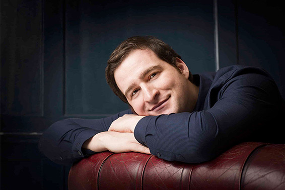 Riccardo Massi. Photographie © Benjamin Ealovega.