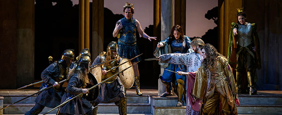 L’Uomo Femina. Photographie © Mirco Magliocca - Opéra de Dijon.