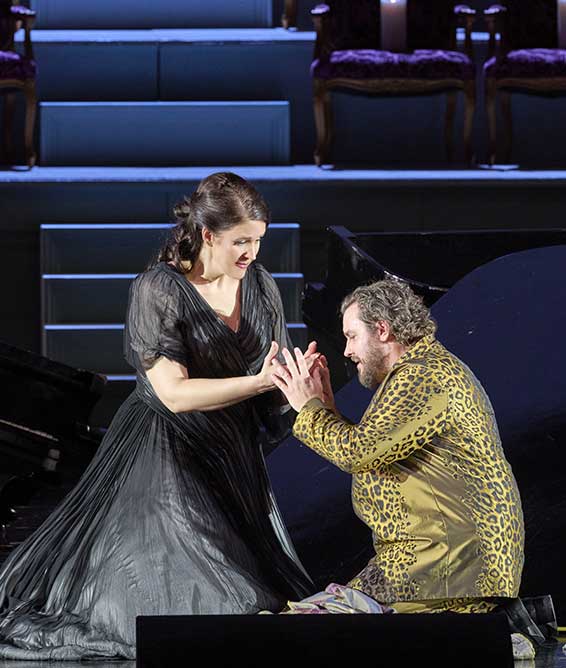 Lise Davidsen (Ariane) et Michael Spyres (Bacchus). Photographie Wiener Staatsoper Michael Pöhn.