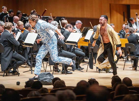 Peter Kellner (Leporello) et Davide Luciano (Don Giovanni). Photographie © Marco Borrelli.