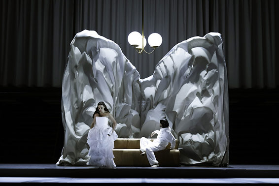 DON GIOVANNI de Mozart, nouvelle production du Festival d’Aix-en-Provence
Direction musicale : Sir Simon Rattle — Mise en scène : Robert Icke
Festival d’Aix-en-Provence 2025 © Monika Rittershaus