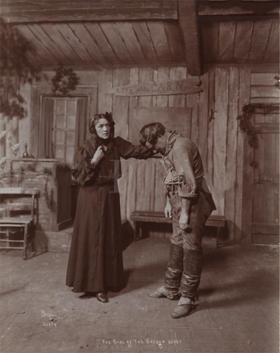 La fanciulla del West, acte III, Minnie et Nick, photographie de scene de Byron (New York). Archivio storico Ricordi, Milano 1905 (?).