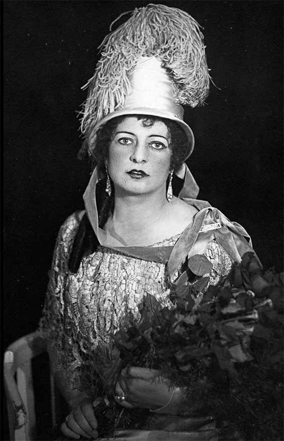 Meta Seinemeyer (1895-1927), dans le rôle de Tosca, Staatsoper Dresden, avril-août 1925. photographie d'Ursula Richter