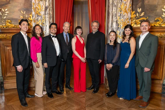 Nathan Romporti, Fantine Douilly, Pierre-Louis Barlet, Deborah Salazar, Brian Zegler, Louis Langrée, Giancarlo Llerena. Photographie © DR.