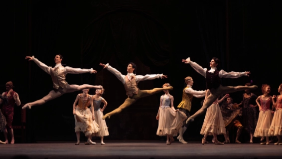 Victor Cagnin, Rinaldo Venuti et DuccioTariello. Photographie © Wiener Staatsballett - Ashley Taylor.